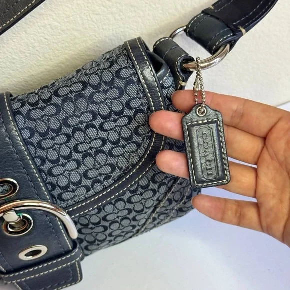 Coach ショルダーバッグ　Soho Hobo y2k ネイビー Coach ショルダーバッグ Soho Hobo y2k ネイビー COACH Vintage Soho